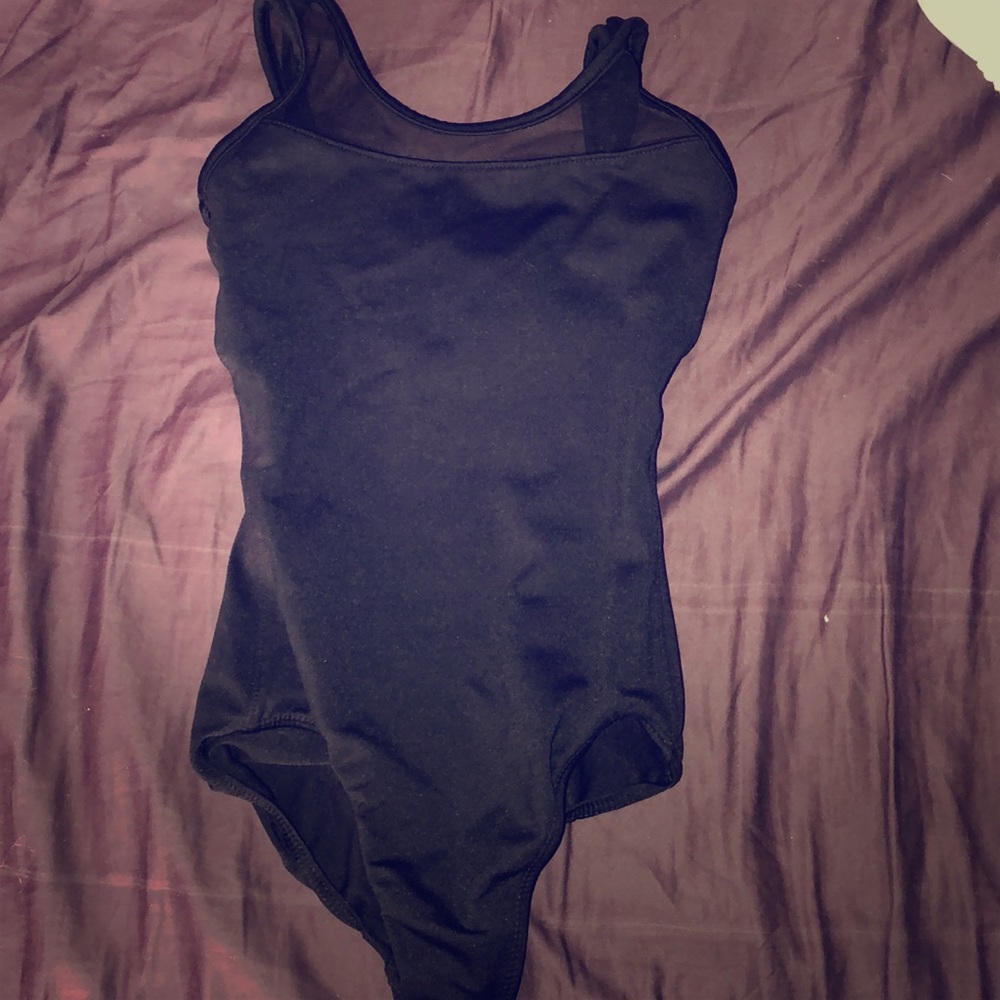A 6x in girl leotard.